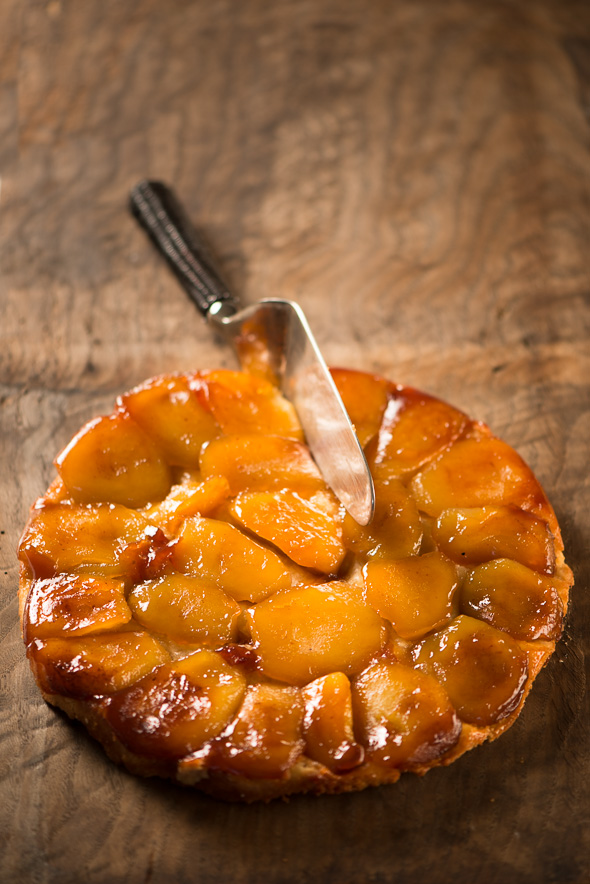 Tarta Tatin con pala para servir