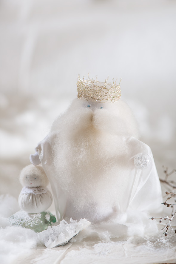 Figura de fieltro representando el invierno